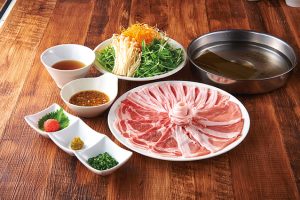 ぶどう豚と宮崎綾町野菜の巻きしゃぶ鍋の料理画像